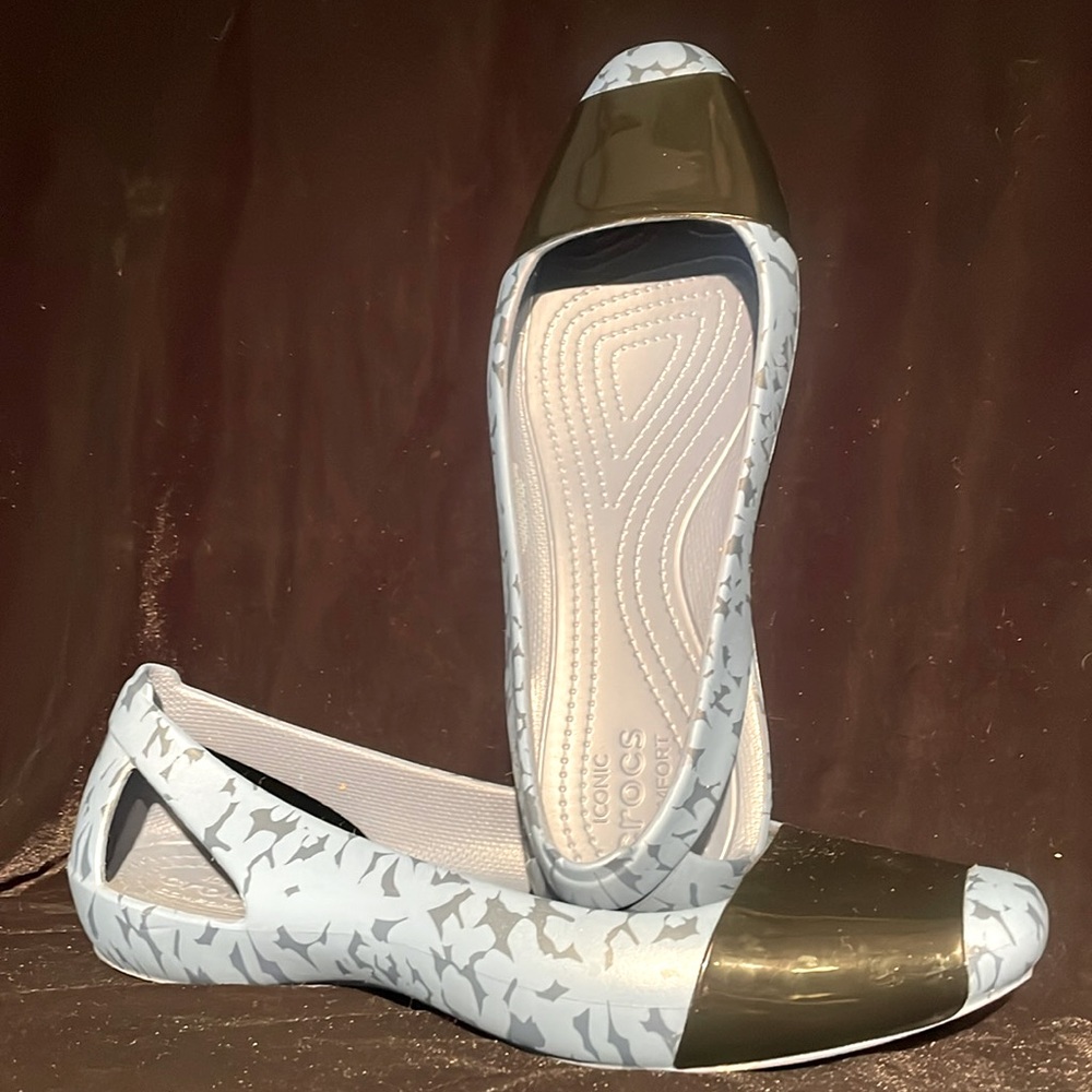 Crocs Iconic Dress shoe style